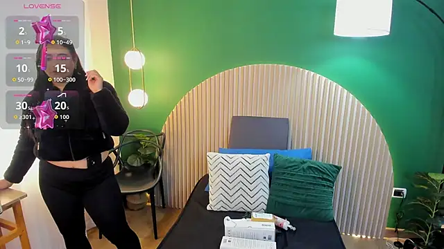 Snapshot of taylor_bennet chatting on 09/21/25, 12:07 taylor bennet online show from 09/21/25, 12:07