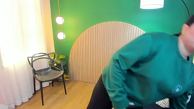 Snapshot of taylor_bennet chatting on 09/24/25, 12:08 taylor bennet online show from 09/24/25, 12:08