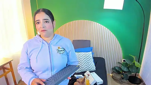 Snapshot of taylor_bennet chatting on 09/26/25, 12:09 taylor bennet online show from 09/26/25, 12:09