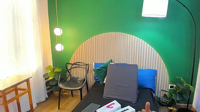 Snapshot of taylor_bennet chatting on 09/28/25, 12:10 taylor bennet online show from 09/28/25, 12:10