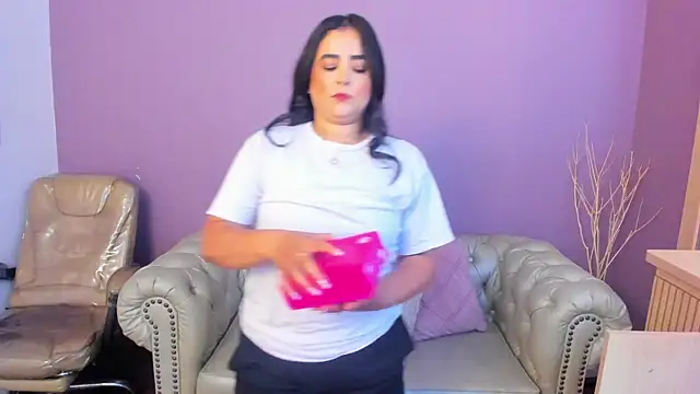 Snapshot of taylor_bennet chatting on 10/14/25, 07:03 taylor bennet online show from 10/14/25, 07:03