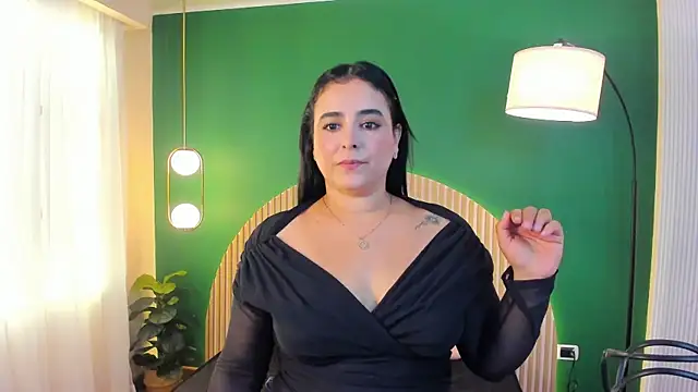 Snapshot of taylor_bennet chatting on 11/11/25, 06:30 taylor bennet online show from 11/11/25, 06:30