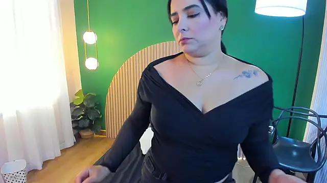 Snapshot of taylor_bennet chatting on 11/21/25, 11:53 taylor bennet online show from 11/21/25, 11:53