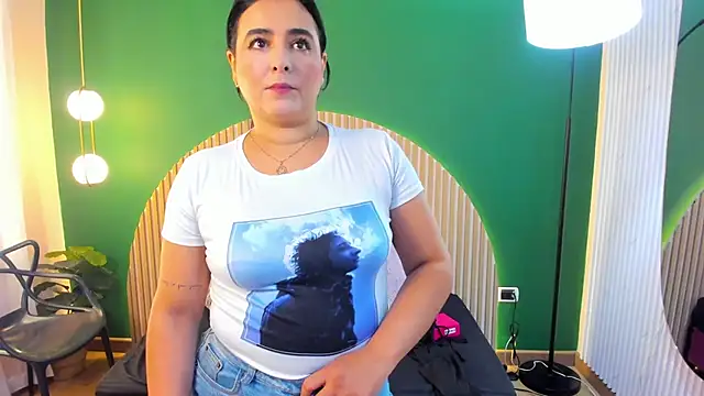 Snapshot of taylor_bennet chatting on 11/29/25, 11:46 taylor bennet online show from 11/29/25, 11:46