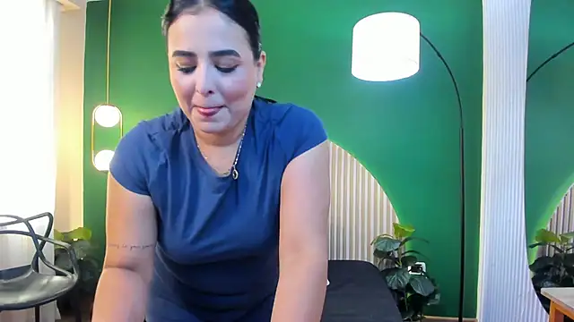 taylor bennet online show from 12/20/25, 12:01