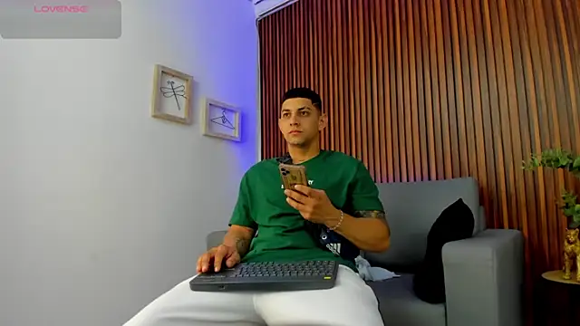 Alex cute77 online show from 03/25/26, 12:22