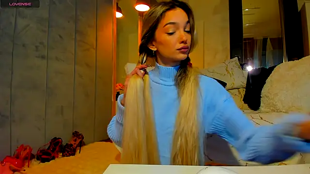 Snapshot of Sassy_Teen chatting on 11/29/25, 08:28 Sassy Teen online show from 11/29/25, 08:28