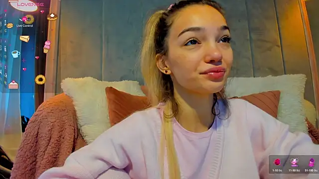 Snapshot of Sassy_Teen chatting on 12/19/25, 06:53 Sassy Teen online show from 12/19/25, 06:53