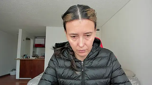zoe jeane beker online show from 03/15/26, 08:04