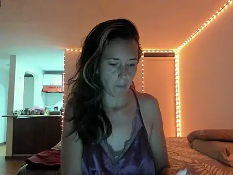 zoe jeane beker online show from 05/12/26, 02:08