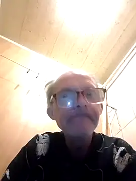 Snapshot of oksana722 chatting on 10/05/25, 09:34 oksana722 online show from 10/05/25, 09:34