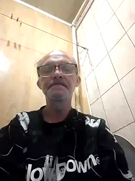 Snapshot of oksana722 chatting on 10/07/25, 05:04 oksana722 online show from 10/07/25, 05:04