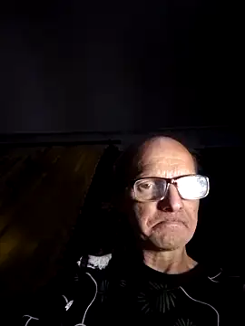 Snapshot of oksana722 chatting on 10/09/25, 04:49 oksana722 online show from 10/09/25, 04:49