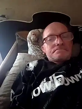 Snapshot of oksana722 chatting on 10/11/25, 09:52 oksana722 online show from 10/11/25, 09:52