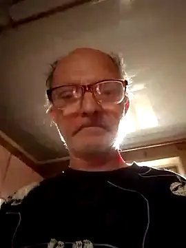 Snapshot of oksana722 chatting on 10/13/25, 06:24 oksana722 online show from 10/13/25, 06:24