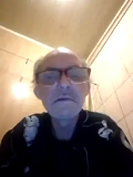 Snapshot of oksana722 chatting on 10/17/25, 07:33 oksana722 online show from 10/17/25, 07:33