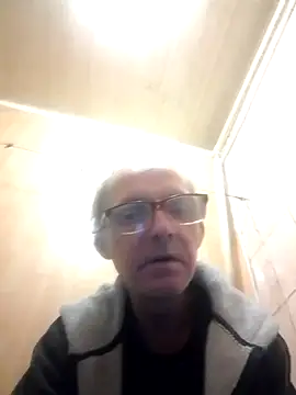 Snapshot of oksana722 chatting on 10/18/25, 03:46 oksana722 online show from 10/18/25, 03:46