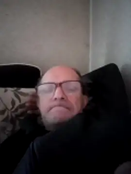 Snapshot of oksana722 chatting on 10/20/25, 08:26 oksana722 online show from 10/20/25, 08:26