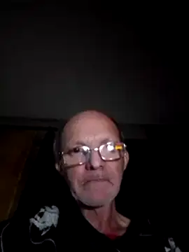 Snapshot of oksana722 chatting on 10/27/25, 11:03 oksana722 online show from 10/27/25, 11:03