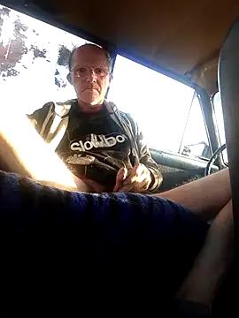 Snapshot of oksana722 chatting on 11/03/25, 12:39 oksana722 online show from 11/03/25, 12:39