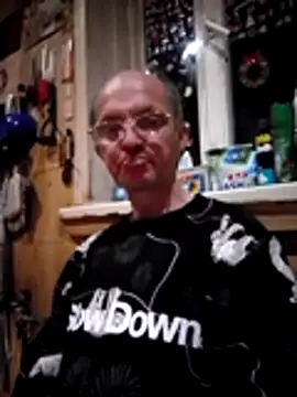 Snapshot of oksana722 chatting on 11/17/25, 06:03 oksana722 online show from 11/17/25, 06:03