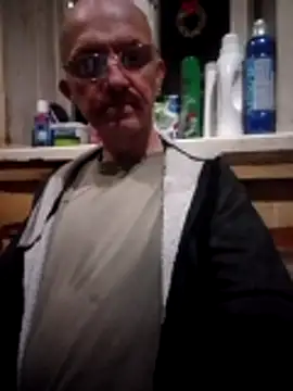 Snapshot of oksana722 chatting on 11/23/25, 12:32 oksana722 online show from 11/23/25, 12:32