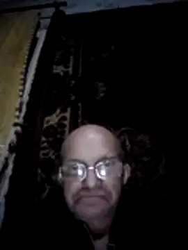 Snapshot of oksana722 chatting on 11/26/25, 08:32 oksana722 online show from 11/26/25, 08:32