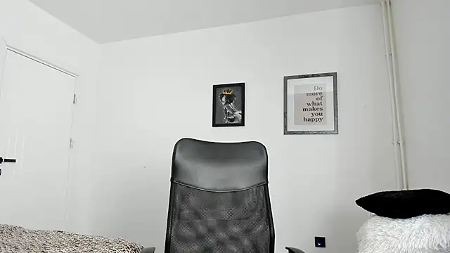 PortraitMarie online show from 12/15/24, 02:16