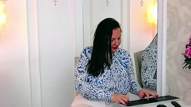 JudithCombs online show from 12/11/24, 12:55