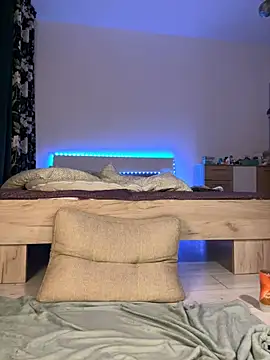 freiiaflower online show from 02/19/25, 07:16