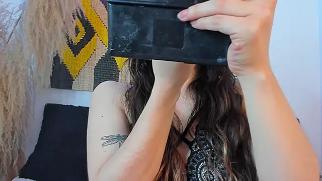 Snapshot of Katy_Van chatting on 02/20/25, 05:01 Katy Van online show from 02/20/25, 05:01