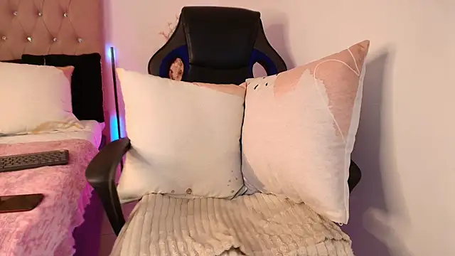 Snapshot of Katy_Van chatting on 03/01/25, 05:09 Katy Van online show from 03/01/25, 05:09