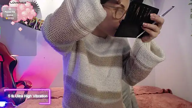 Snapshot of Katy_Van chatting on 10/25/25, 08:58 Katy Van online show from 10/25/25, 08:58