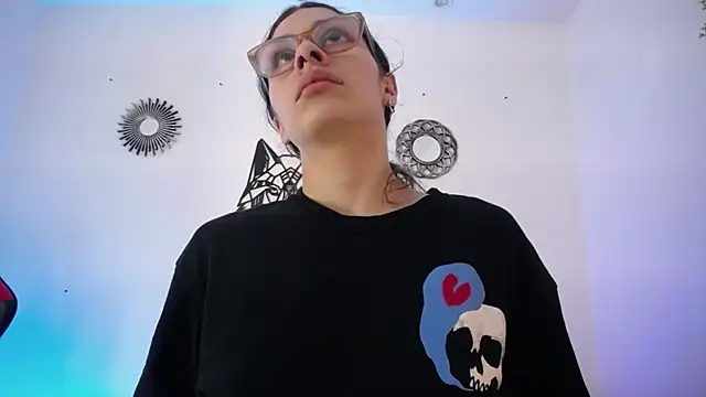 Snapshot of Katy_Van chatting on 11/05/25, 08:31 Katy Van online show from 11/05/25, 08:31