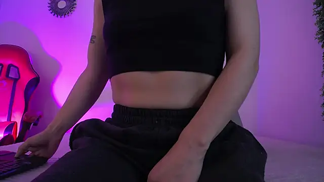 Snapshot of Katy_Van chatting on 12/03/25, 08:29 Katy Van online show from 12/03/25, 08:29