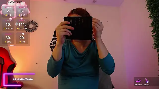 Snapshot of Katy_Van chatting on 12/15/25, 08:57 Katy Van online show from 12/15/25, 08:57