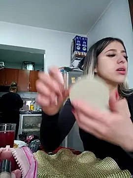 Snapshot of eva-2023 chatting on 12/18/25, 05:52 eva-2023 online show from 12/18/25, 05:52