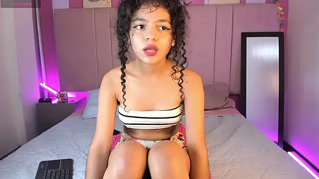 Snapshot of Winnifer_Gonzal chatting on 12/14/24, 08:56 Winnifer Gonzal online show from 12/14/24, 08:56