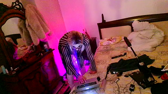 CharlotteVixxens online show from 01/11/26, 12:15