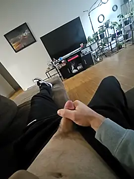 Snapshot of Cemg chatting on 12/22/24, 12:49 Cemg online show from 12/22/24, 12:49