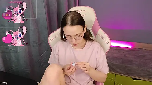 Snapshot of Sweet_frosti chatting on 06/27/26, 03:22 Sweet frosti online show from 06/27/26, 03:22