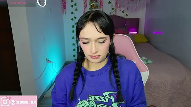Snapshot of issagarcia chatting on 10/07/25, 01:03 issagarcia online show from 10/07/25, 01:03