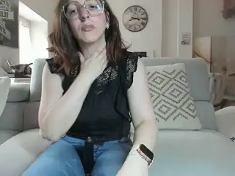 Snapshot of prunelle_sexy chatting on 11/14/25, 10:58 prunelle sexy online show from 11/14/25, 10:58