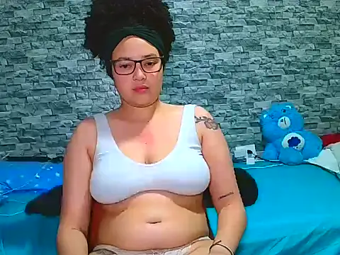 Snapshot of vanellope12 chatting on 11/07/25, 05:07 vanellope12 online show from 11/07/25, 05:07