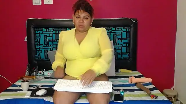 karolhot916 online show from 11/05/25, 02:44