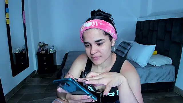 Snapshot of SweetMegan_1 chatting on 02/11/25, 03:18 SweetMegan 1 online show from 02/11/25, 03:18