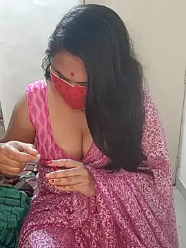 Snapshot of Love-priya chatting on 01/01/25, 05:44 Love-priya online show from 01/01/25, 05:44