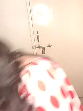 Snapshot of Love-priya chatting on 02/09/25, 02:40 Love-priya online show from 02/09/25, 02:40