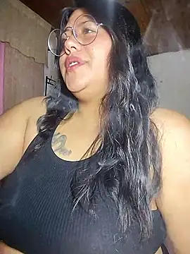 Snapshot of KATYGONZALEZ chatting on 05/03/26, 11:00 KATYGONZALEZ online show from 05/03/26, 11:00