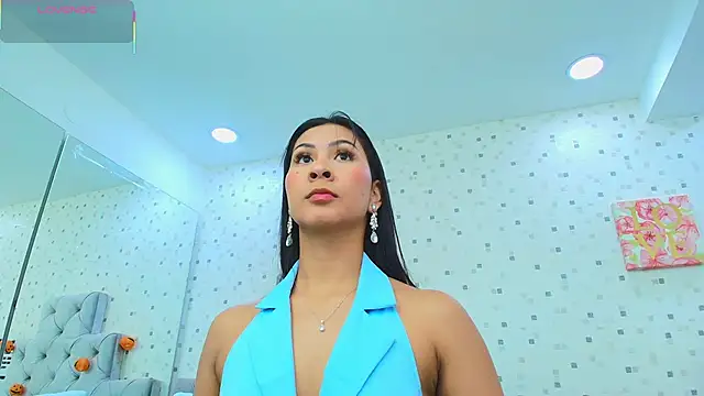 JulietaReyess online show from 10/28/25, 02:09